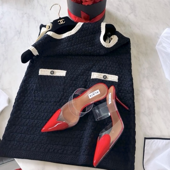 Gorgeous knitwear 𝒞𝒽𝒶𝓃ℯ𝓁  mini 🤍🖤 - Picture 1 of 5